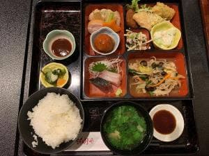 新明や