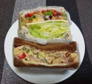 SAKASALIGHT SANDWICHES