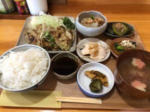 食べのみ処 くりや