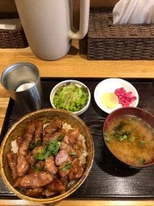 豚飯屋 ニクスケ