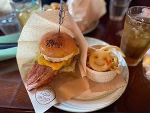 3 Rings Grill & Burger