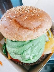 フレッシュネスバーガー 新宿6丁目店