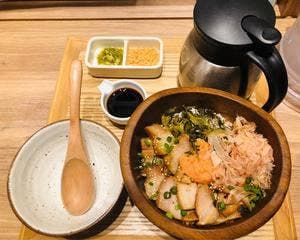 こめらく お茶漬けと、いろどり唐揚げ。