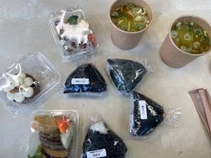 おむすびとせかいのごはん