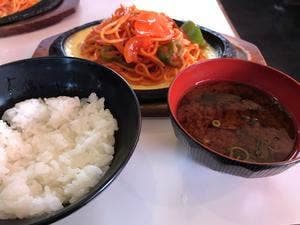 茜