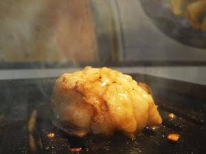 キンキン麦酒とプリっと小腸 近江牛畜産すだく