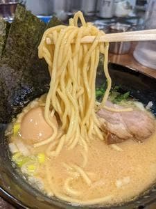 横浜家系ラーメン いず三家
