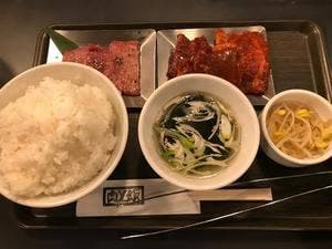 肉と飯