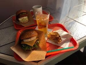 ダイコクバーガー