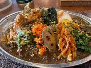 鉄板ホルモンと鳥あし WARAOMO