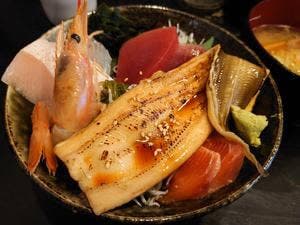 市場食堂 さかなや