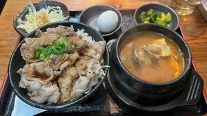 焼肉丼専門店三肉屋 センタープラザ店