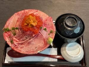 吉祥寺 肉ドレス海鮮丼 本店