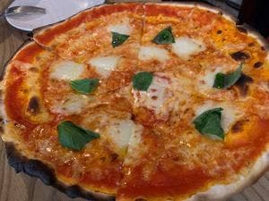 ローマピザとチーズのバル コネヤキ048