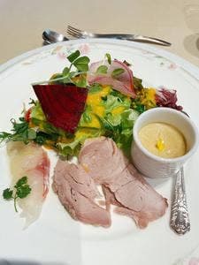 ブラセリー ナ・ ウボン