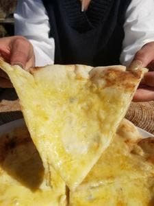 溶岩石窯ピッツァ 轍