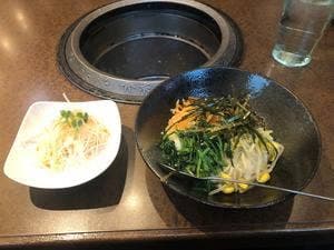 炭火焼肉 うっしっし