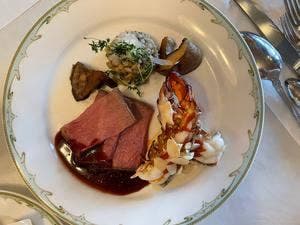 S.S.コロンビア・ダイニングルーム