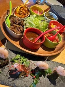 LAS DOS CARAS MODERN MEXICANO Y TACOS