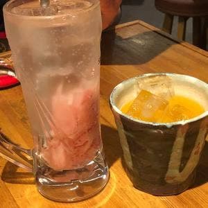 炭火を囲む わだ
