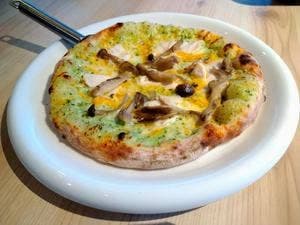 淡路島生パスタと窯焼きピザ Trepici