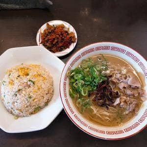博多とんこつ 豚の足跡