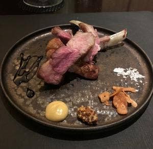 炭焼きステーキとワイン obiobi