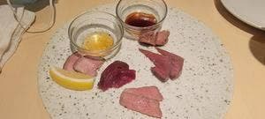 肉刺しと海鮮洋風酒場 よろづ屋