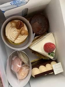 ケーキとチョコレートの店 ファミーユ