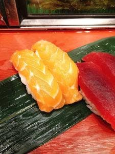 立喰い寿し すしつね