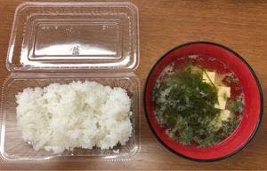 陸奥湊駅前市場