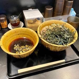 なぜ蕎麦にラー油を入れるのか。神田小川町店