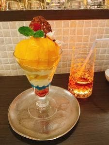 パフェと果実酒