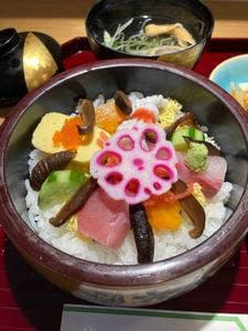 や満三