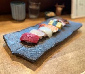 すし半