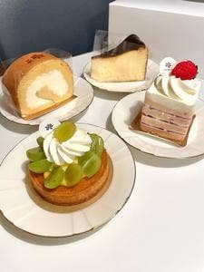 Lily cakes