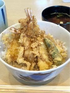 円