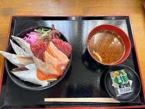 朝獲れ鮮魚・海鮮丼 魚福