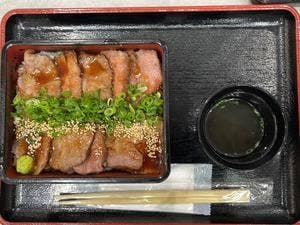 米の上で肉おどる 旨い米と焼肉重 ミツボシ ららぽーと福岡店