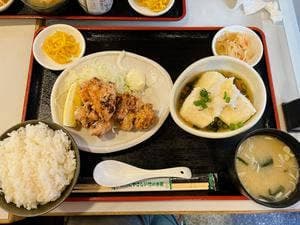 からすやま食堂