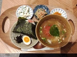 農家の息子がつくる食堂 さんかくとまる