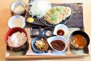 呑めるとんかつ屋 林家