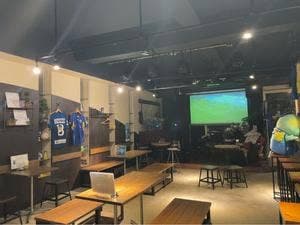 Sports & music cafe 12 -twelve-