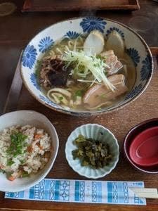3丁目の島そば屋 宜野湾店