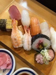 回転寿司ぶんぶん