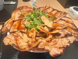 炭火焼き豚丼専門店 豚小家 三宮本店