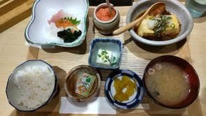 博多海鮮食堂 魚吉 ソラリアステージ店
