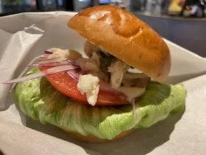 Z BURGER & CRAFT BEER TAP EQUiA北千住店