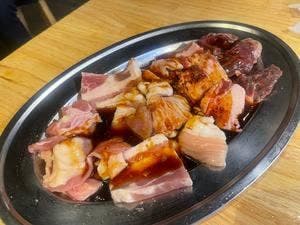 焼肉ホルモンとくちゃん十三店