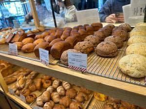 パンとエスプレッソと 南森町交差点